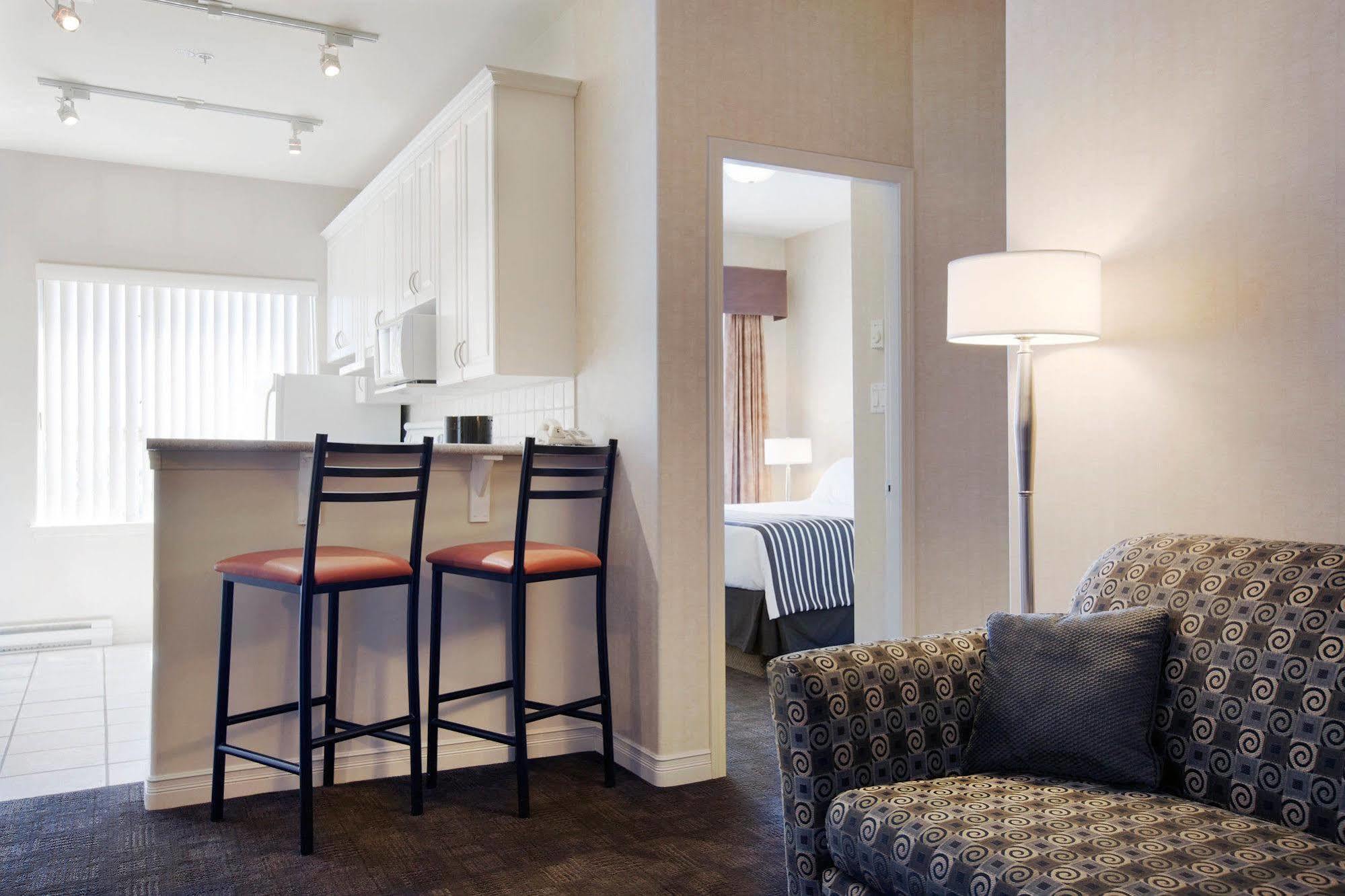 Sandman Suites Surrey - Guildford Экстерьер фото