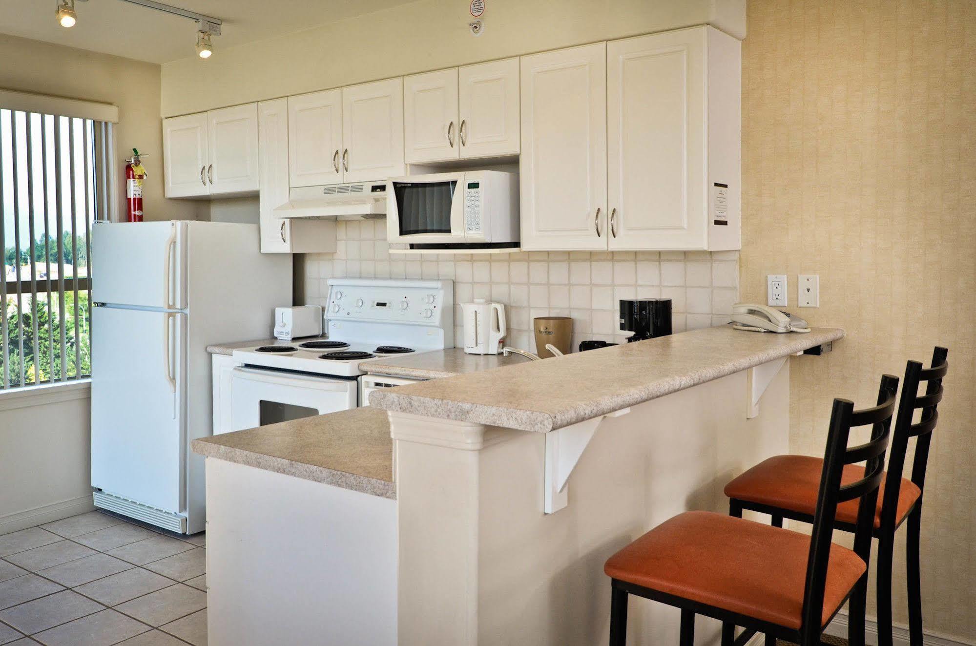 Sandman Suites Surrey - Guildford Экстерьер фото