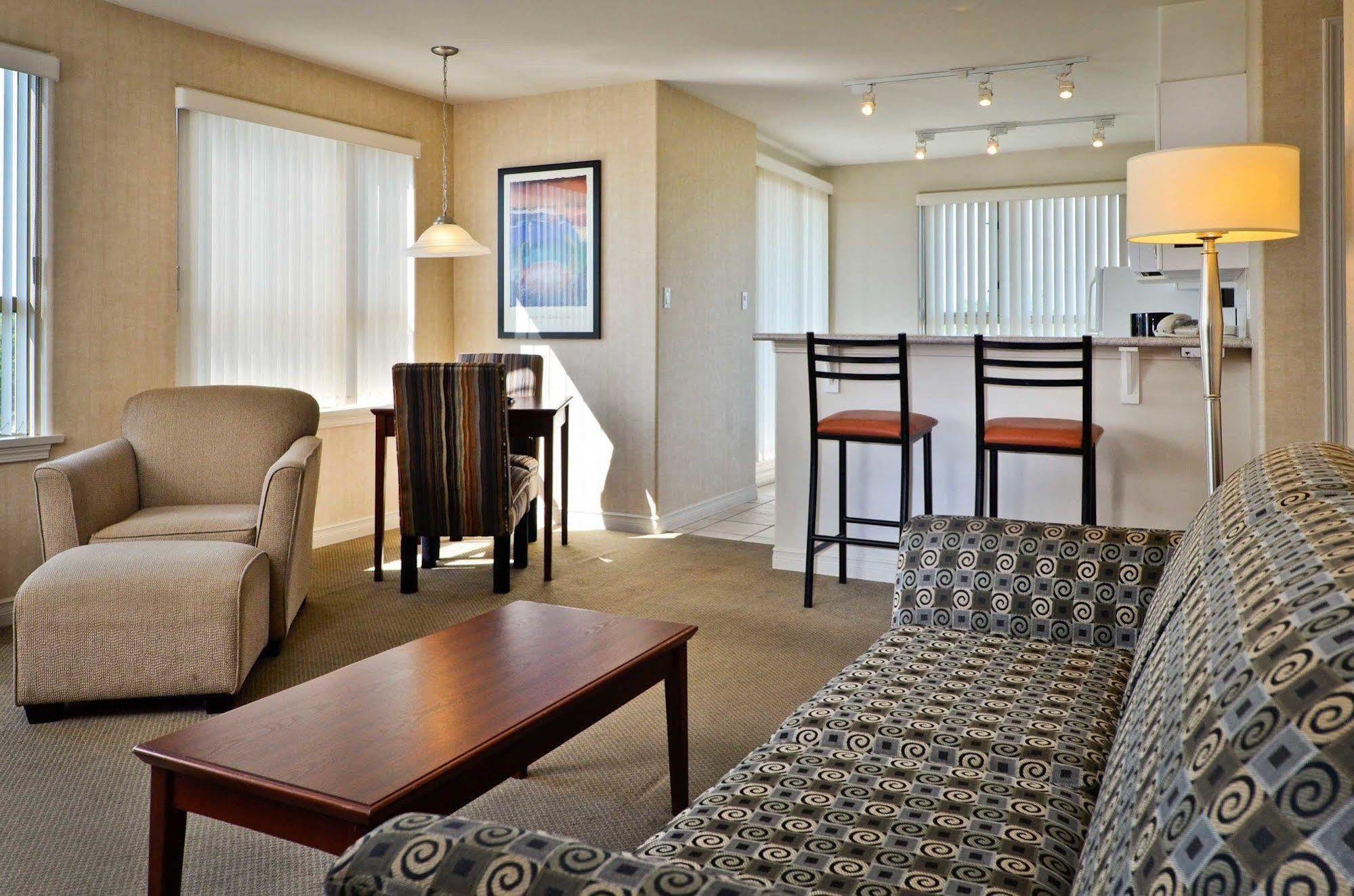 Sandman Suites Surrey - Guildford Экстерьер фото